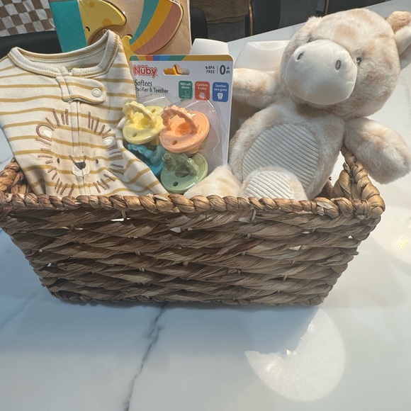 Newborn gift set for expecting or new mom - Picture 4 of 8